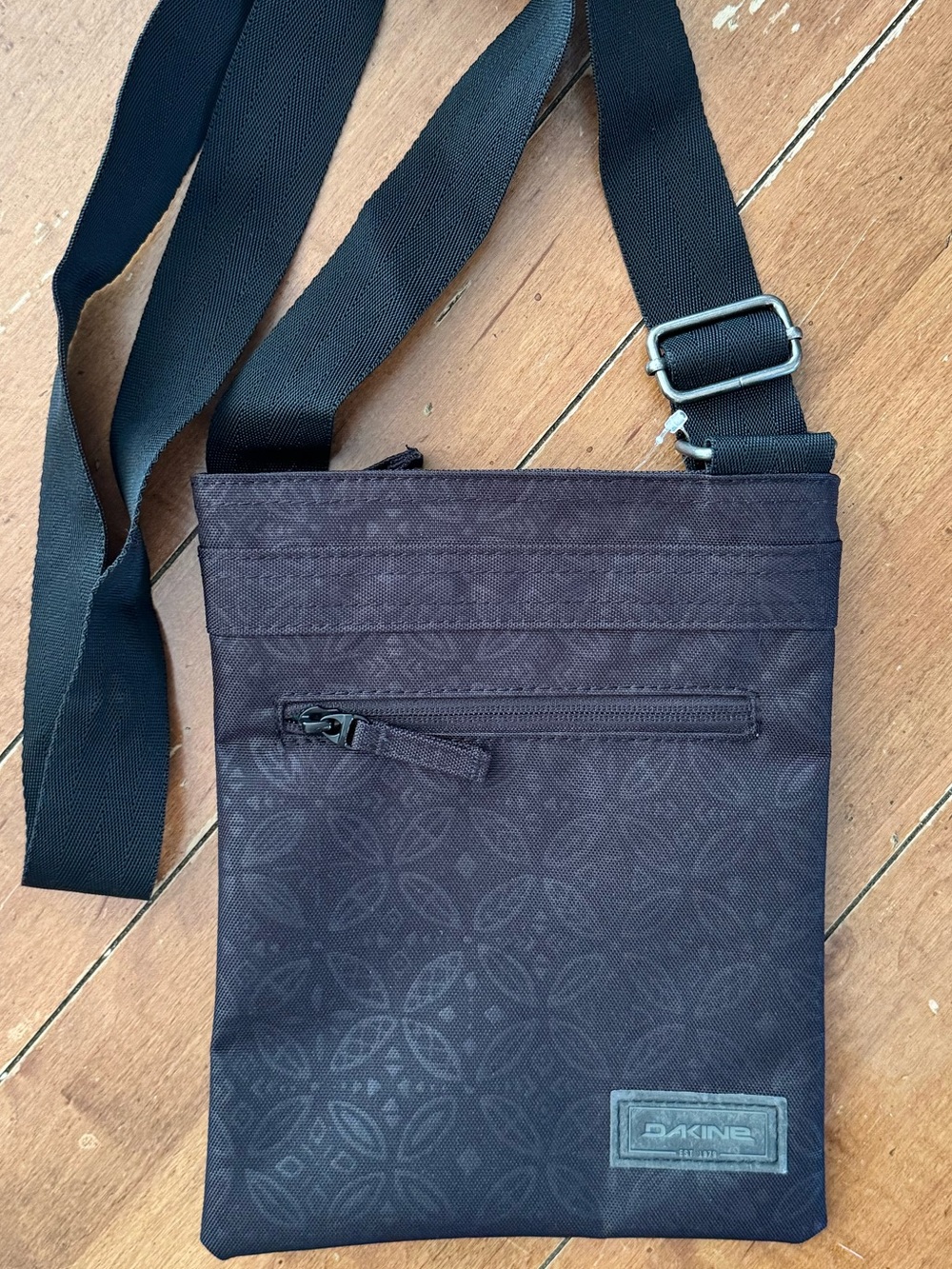 Dakine Jive Crossbody Women’s Bag Black Geometric Print Small Purse - Picture 2 of 12
